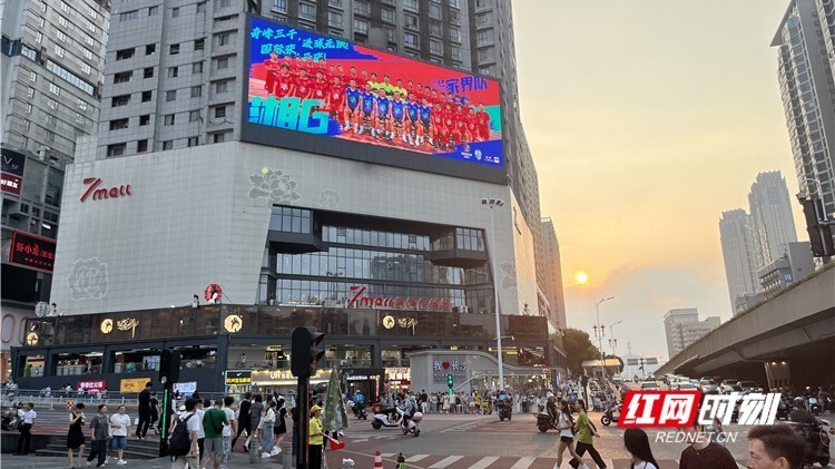 D屏播出, Et, 球盛宴