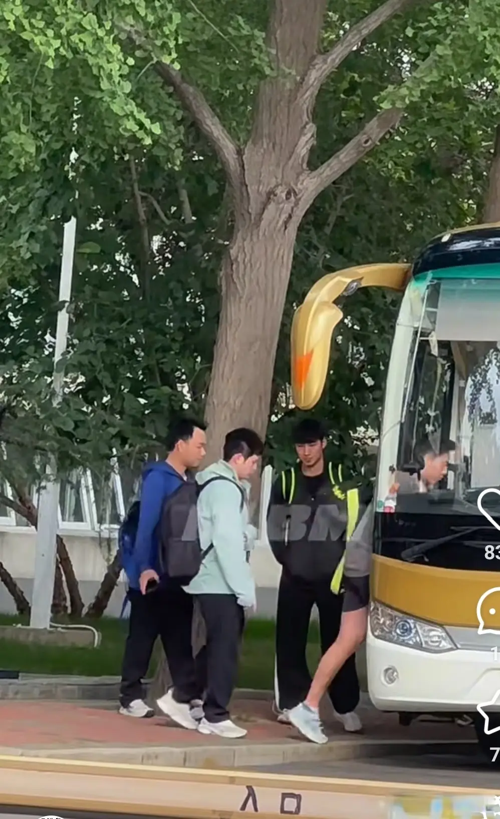 还和莎莎一 还和莎莎一