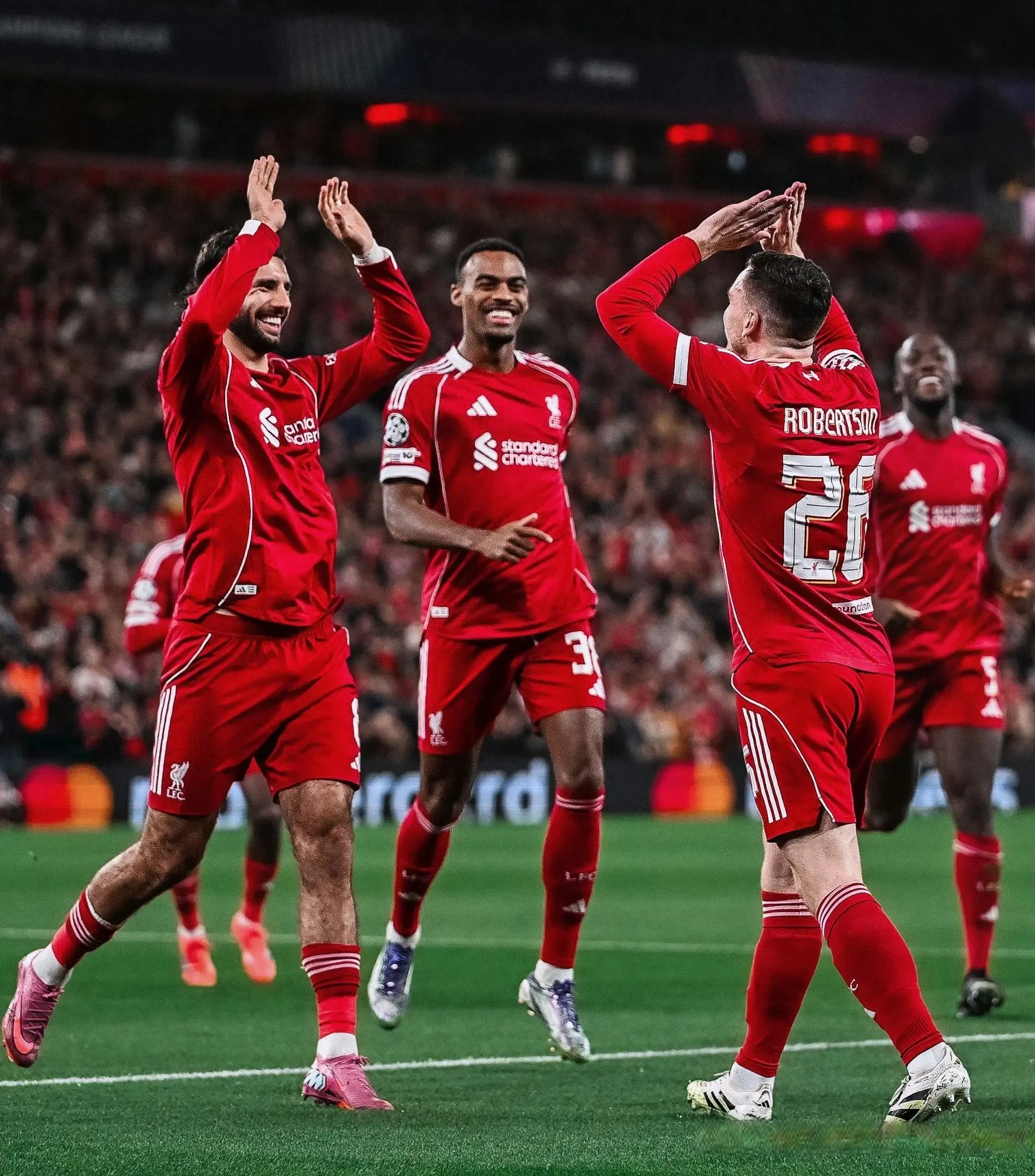 薪在英超中, 防线上的重, cn